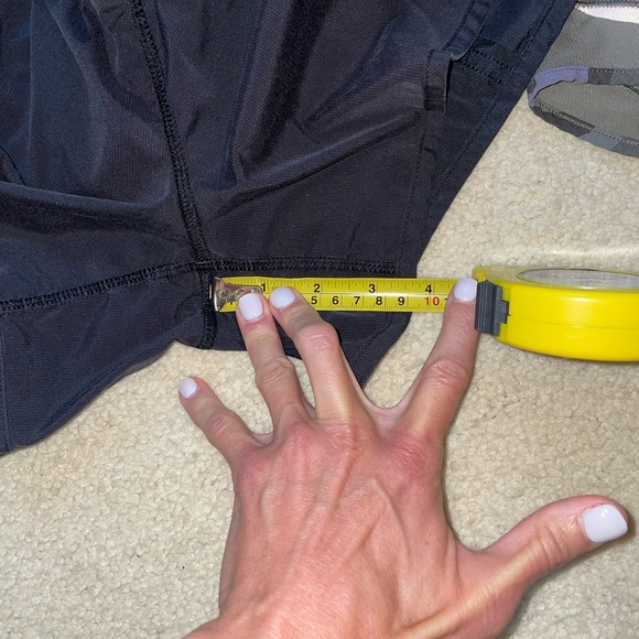 Size 4 lulu shorts - Picture 5 of 5